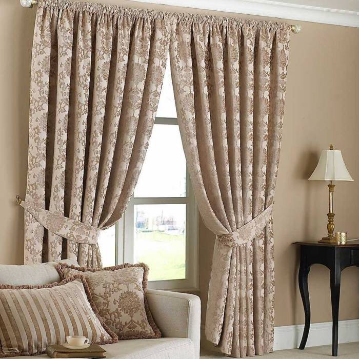 How to decorate a living room with curtains