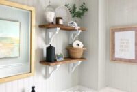 How to decorate family room shelves